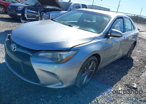 2015 Toyota Camry Se z USA, uszkodzony, nr VIN 4T1BF1FK0FU477062